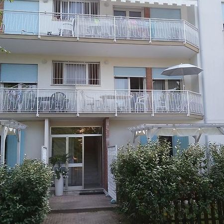 Casa Marialuigia - Appartamenti Solo Per Famiglie Lido di Jesolo Exteriör bild