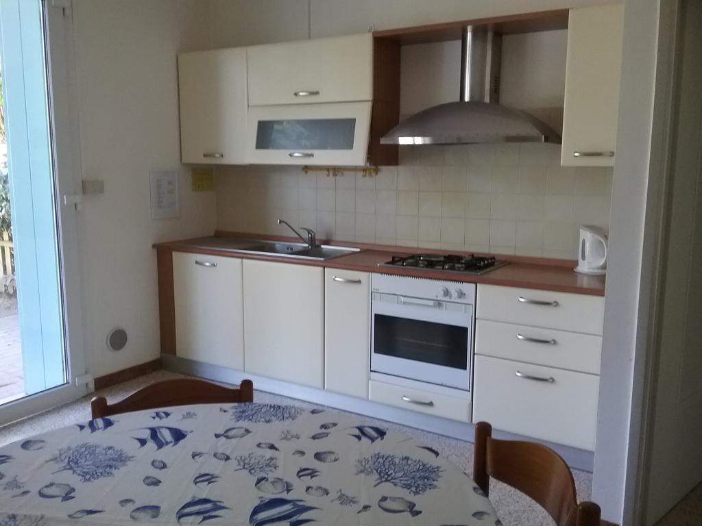 Casa Marialuigia - Appartamenti Solo Per Famiglie Lido di Jesolo Exteriör bild