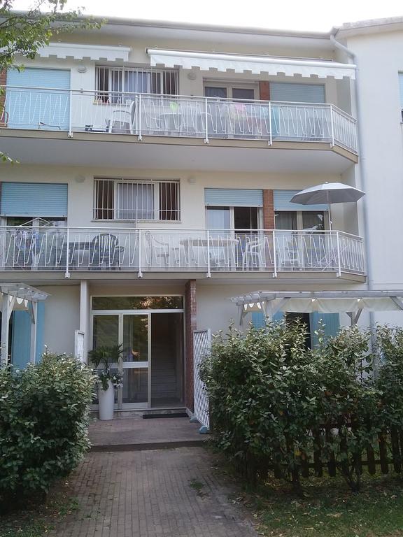 Casa Marialuigia - Appartamenti Solo Per Famiglie Lido di Jesolo Exteriör bild