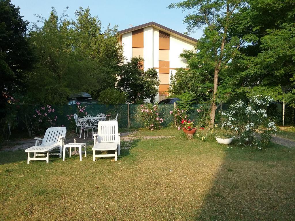 Casa Marialuigia - Appartamenti Solo Per Famiglie Lido di Jesolo Exteriör bild