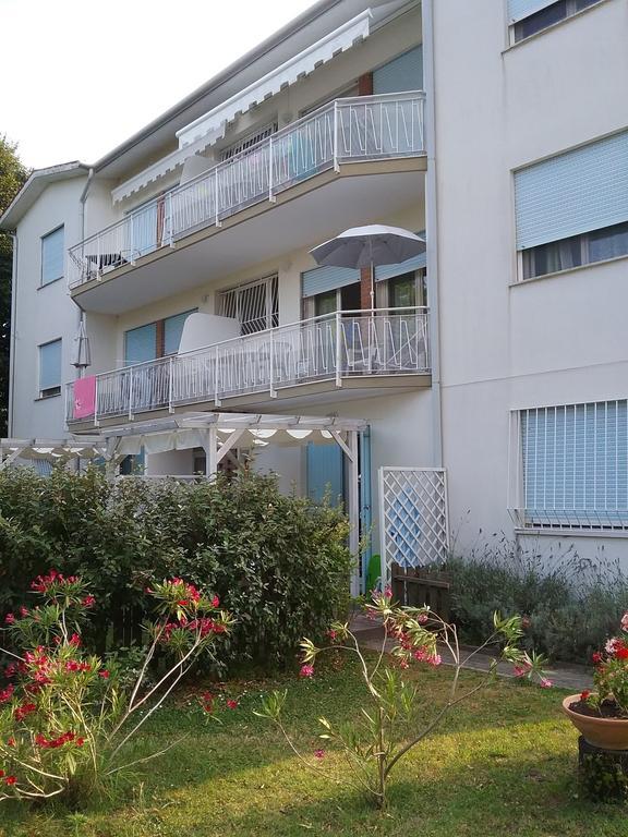 Casa Marialuigia - Appartamenti Solo Per Famiglie Lido di Jesolo Exteriör bild