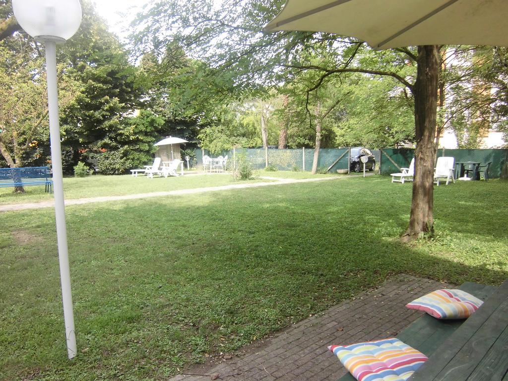 Casa Marialuigia - Appartamenti Solo Per Famiglie Lido di Jesolo Exteriör bild